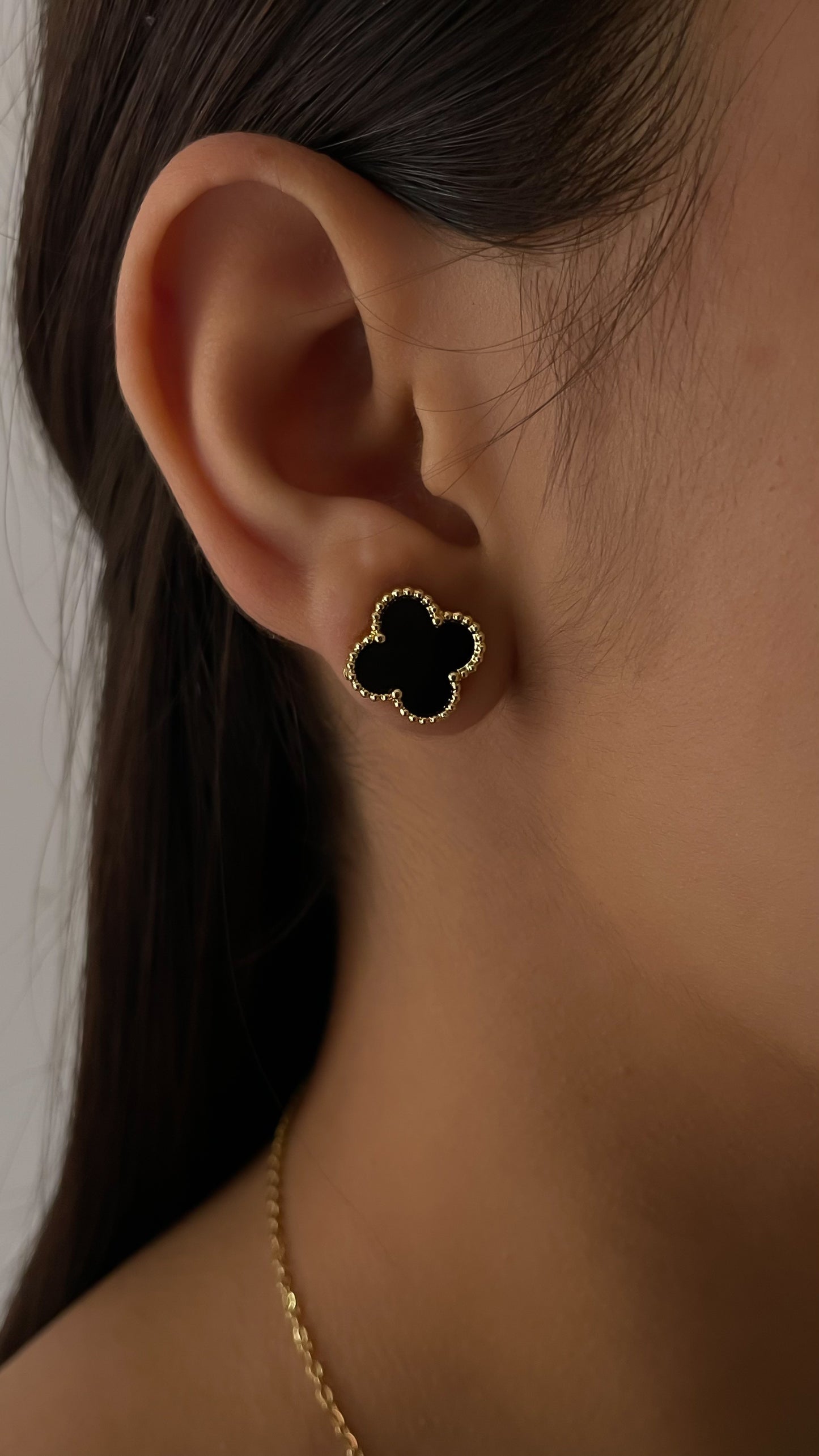 JUEGO DE COLLAR Y ARETE TREBOL