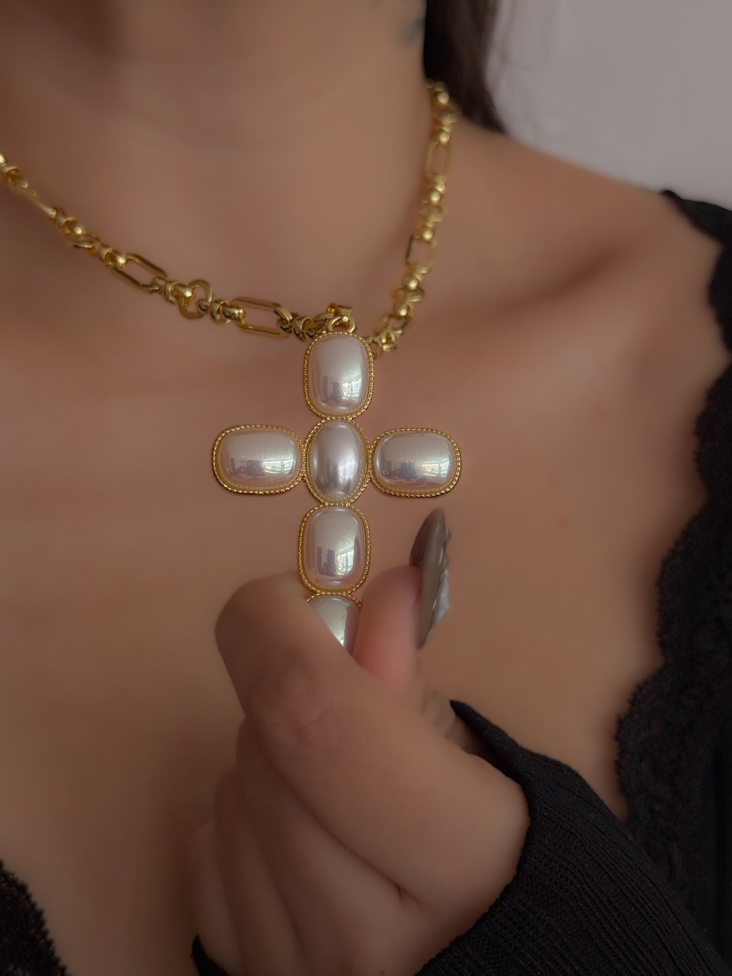 COLLAR REVELATION