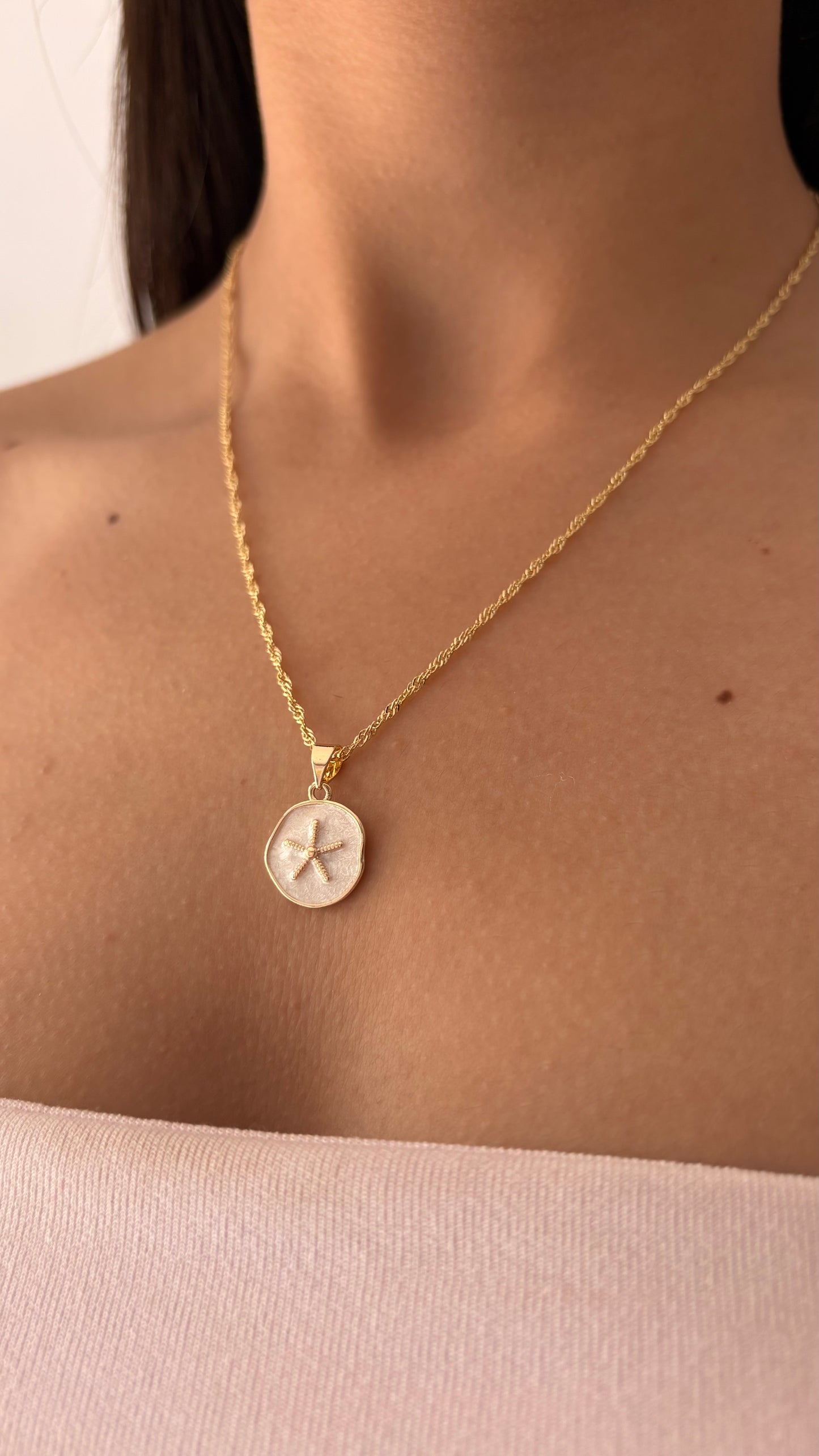 COLLAR ESTRELLA DE MAR MADRE PERLA