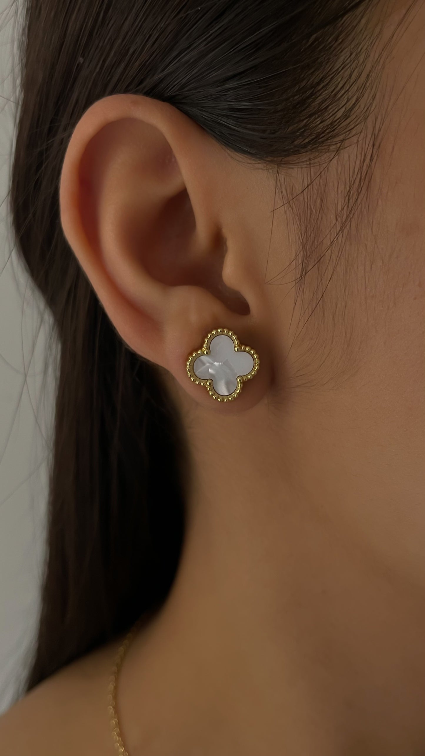 JUEGO DE COLLAR Y ARETE TREBOL