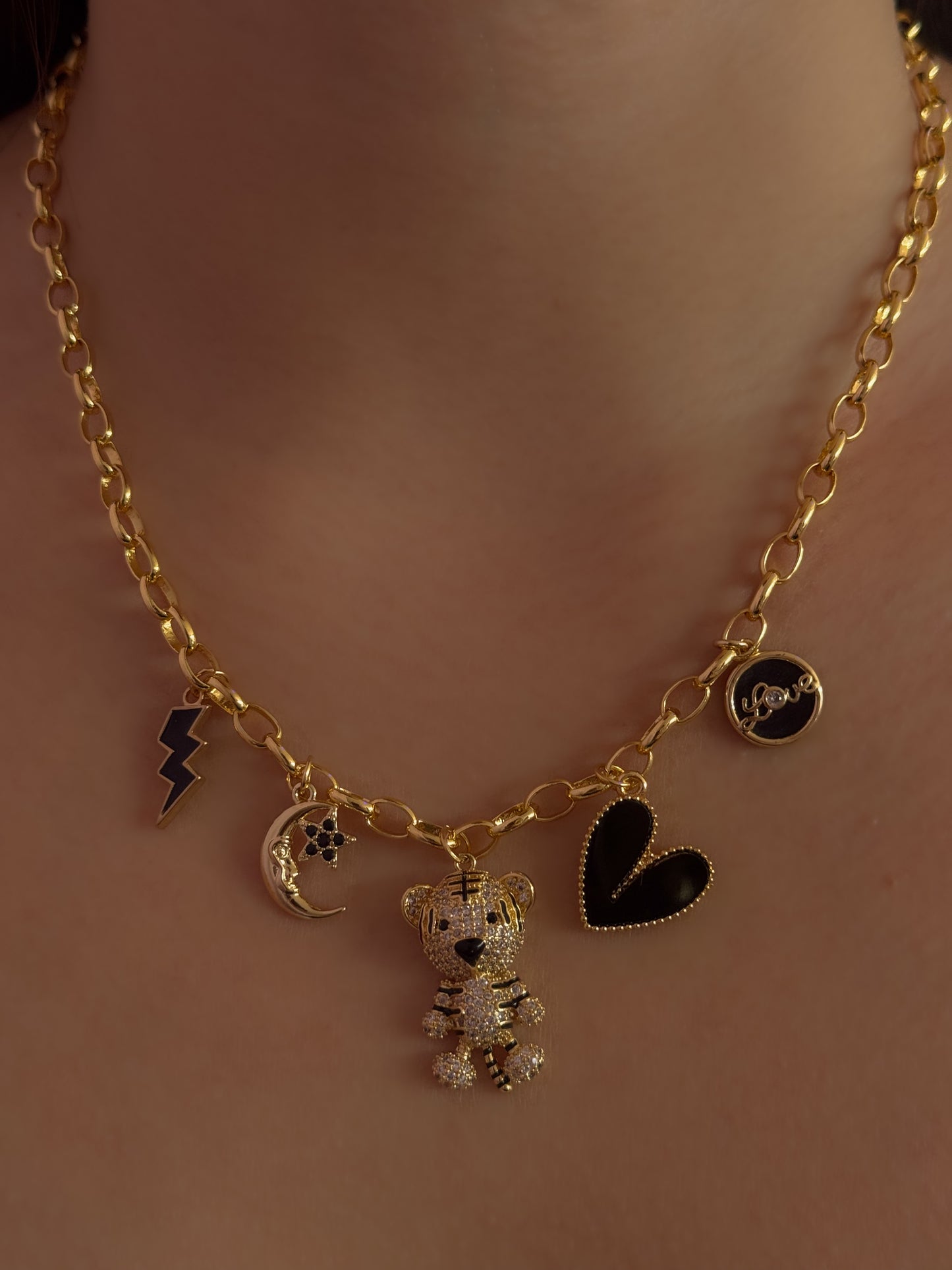 COLLAR TIGER